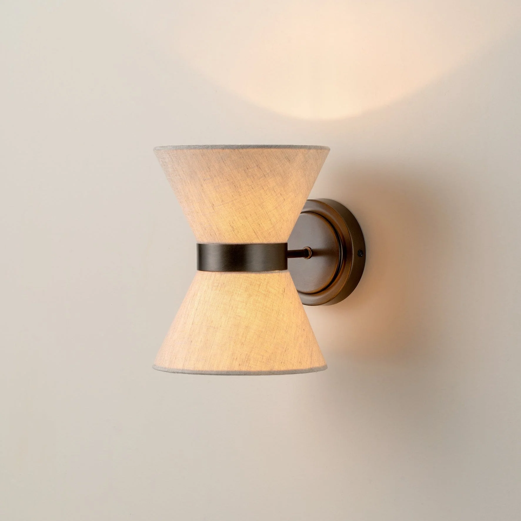 Wandleuchte aus Bronze und Leinen - Image 3