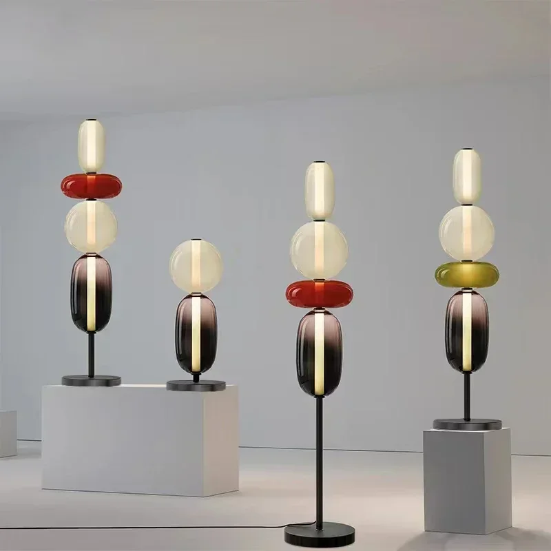 Designer-Stehlampe mit Farbdetails - Image 3