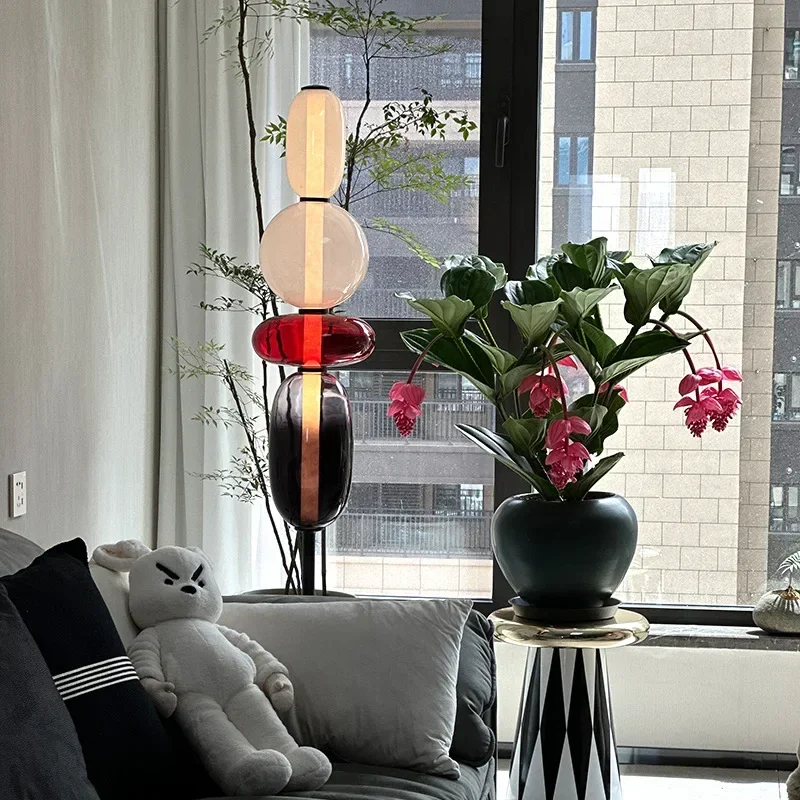 Designer-Stehlampe mit Farbdetails - Image 5
