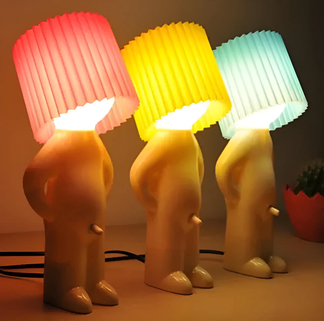 Kreative LED Tischlampe Shy Boy - Image 3