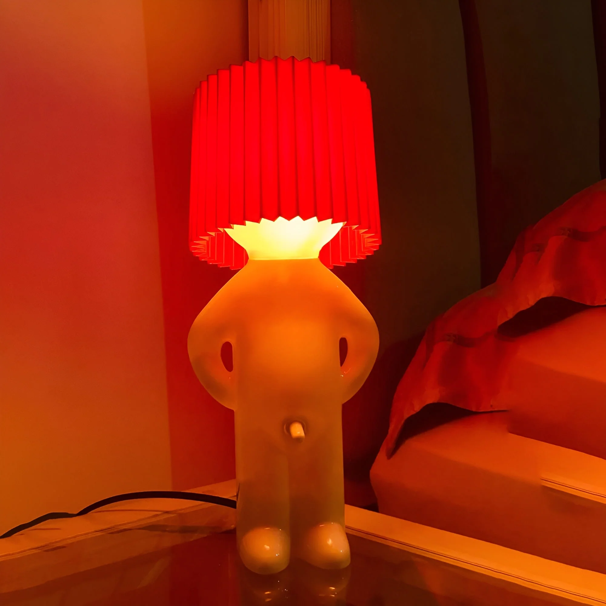 Kreative LED Tischlampe Shy Boy - Image 5