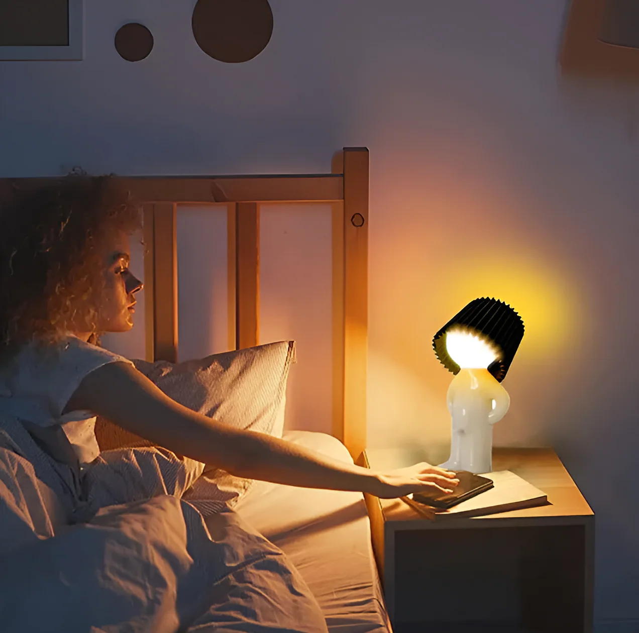 Kreative LED Tischlampe Shy Boy - Image 8