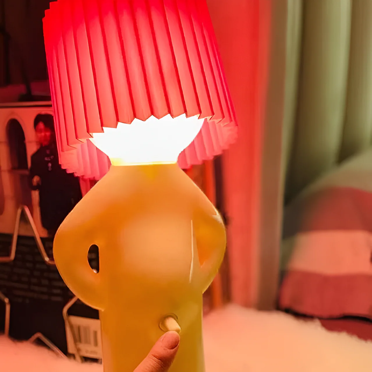 Kreative LED Tischlampe Shy Boy - Image 9