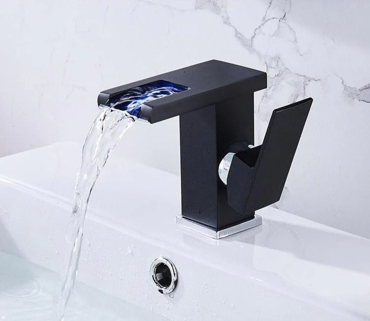 Modernes Badezimmer-Highlight – LED-Wasserhahn mit farbiger Beleuchtung - Image 11