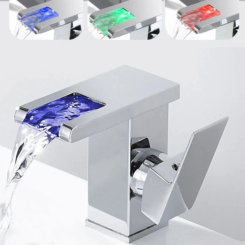 Modernes Badezimmer-Highlight – LED-Wasserhahn mit farbiger Beleuchtung - Image 3