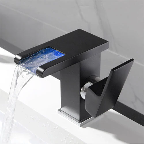 Modernes Badezimmer-Highlight – LED-Wasserhahn mit farbiger Beleuchtung - Image 5