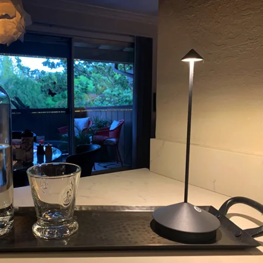 Moderne LED-Tischlampe – Zeitlos & Energiesparend - Image 8