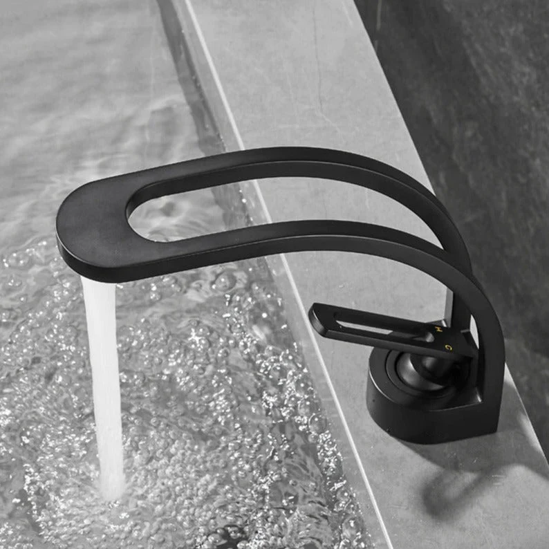 Gebogene Premium-Armatur fürs Bad – Innovatives Dual-Channel-System & edles Design - Image 13