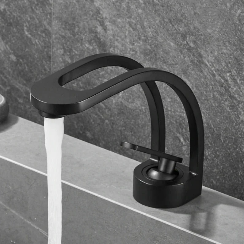 Gebogene Premium-Armatur fürs Bad – Innovatives Dual-Channel-System & edles Design - Image 6