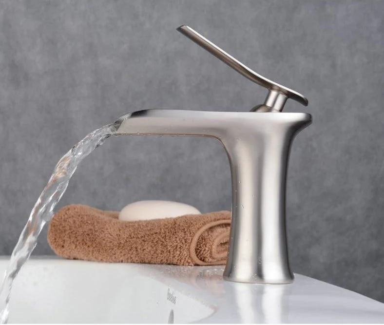 Moderne Wasserfall-Badezimmerarmatur – Stil & Eleganz - Image 9