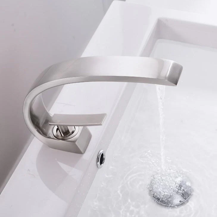 Moderner Badezimmer-Wasserhahn – Stilvoll & Funktional - Image 17