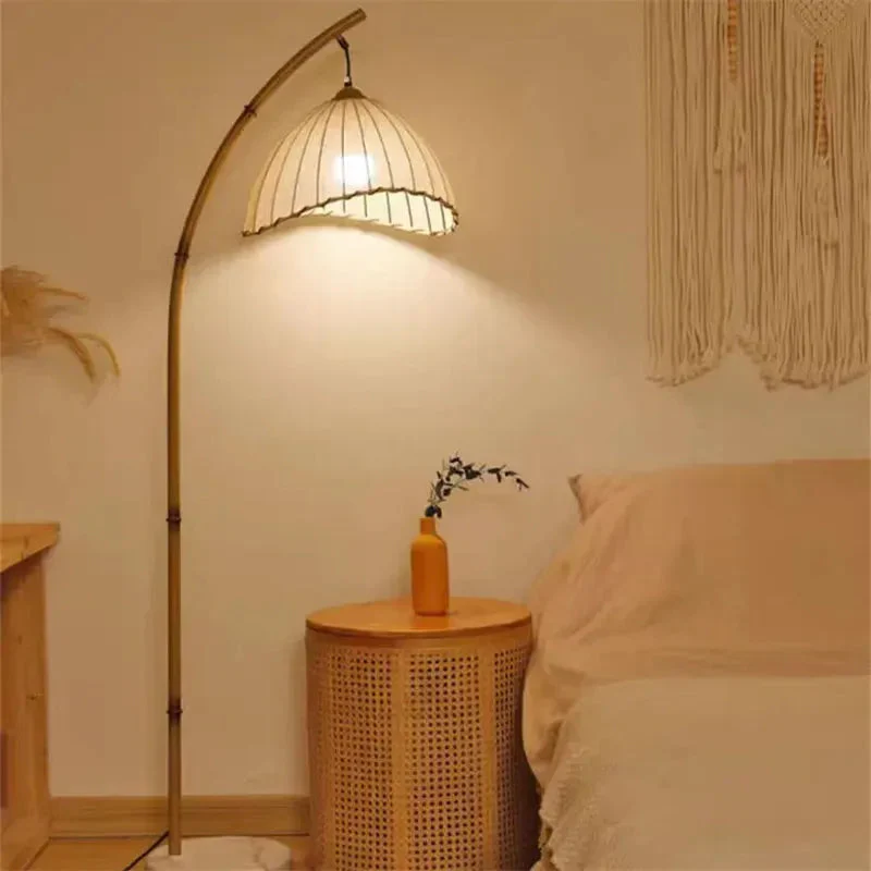 Vintage Bambus-Stehlampe – Retro-Design mit warmem Licht - Image 3