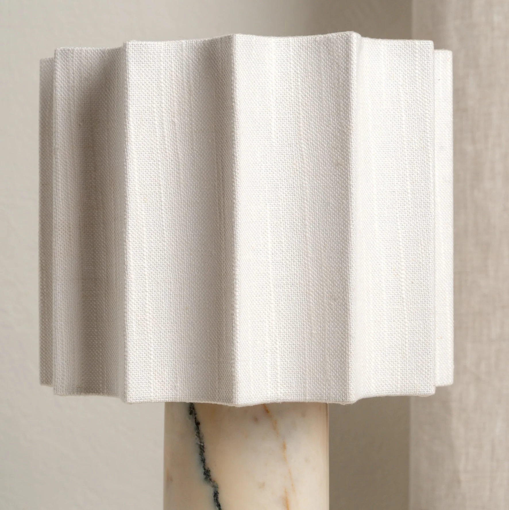 Wiederaufladbare Tischlampe aus Calacatta-Marmor - Image 4
